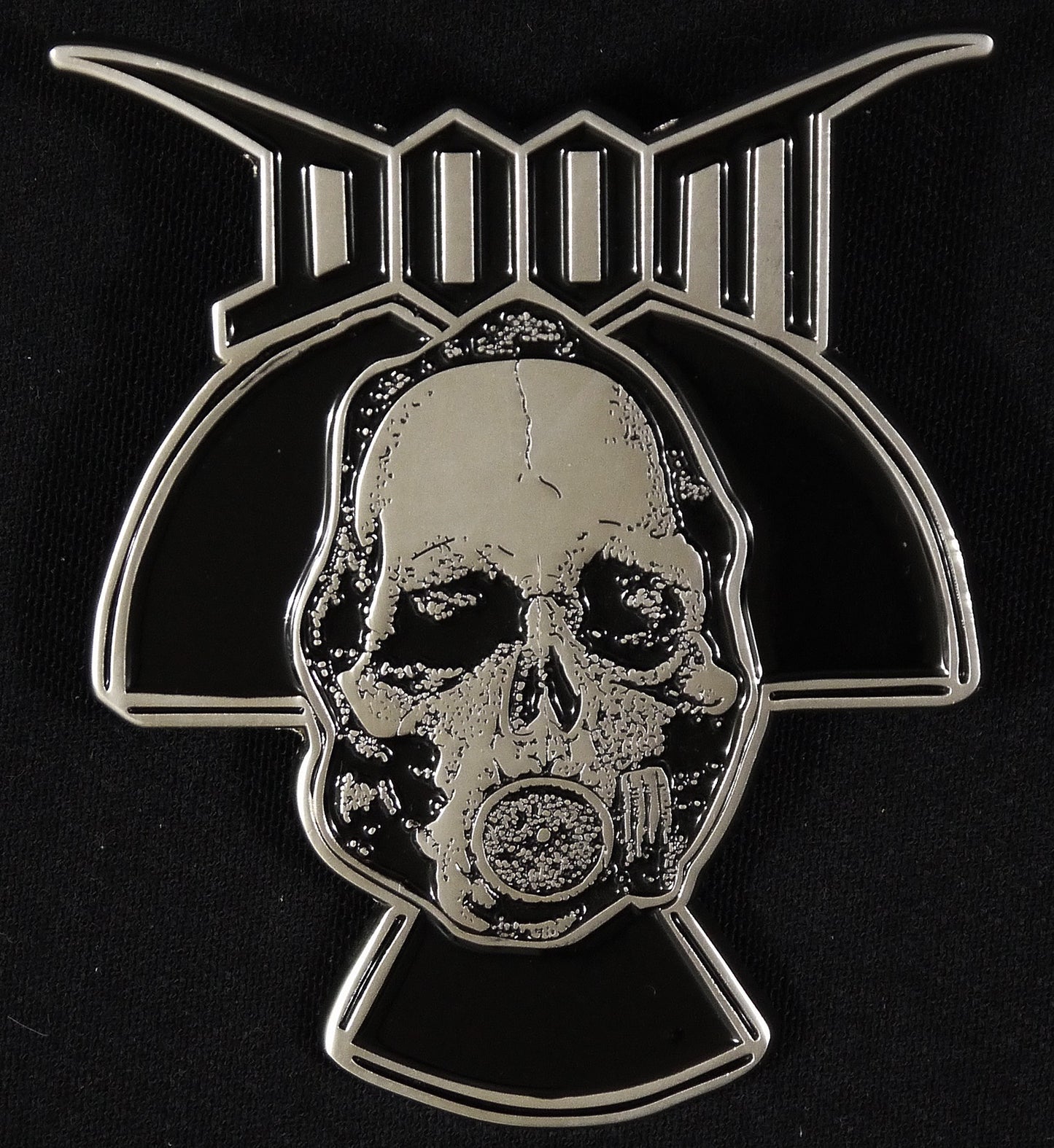 DOOM - Gasmask Enamel Pin